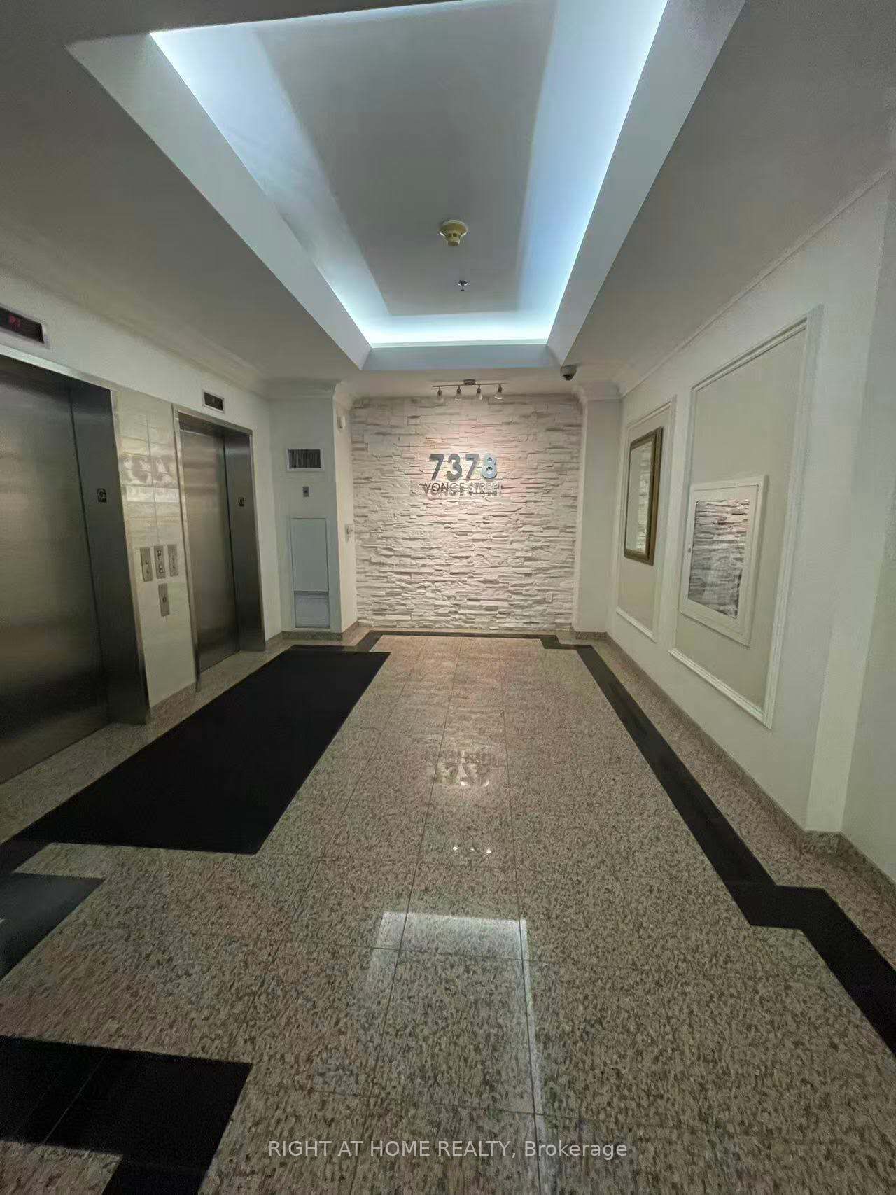 212-7378 Yonge Street, Vaughan, ON, L4J 8J1