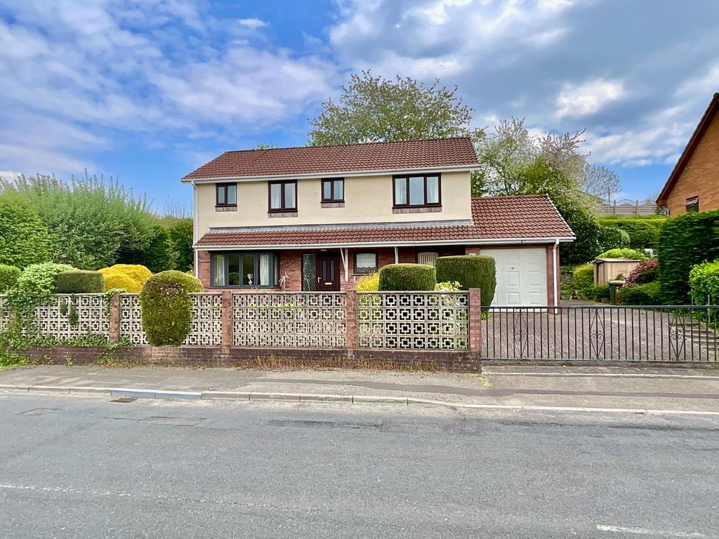4 bed detached house for saleVictoria Road, Fleur De Lis, Blackwood NP12