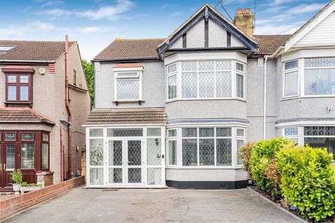 Blenheim Avenue, Ilford IG2