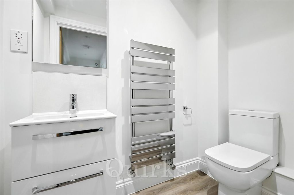 Additional image 3 of 2 bed flat for saleHigh Street, Billericay CM12