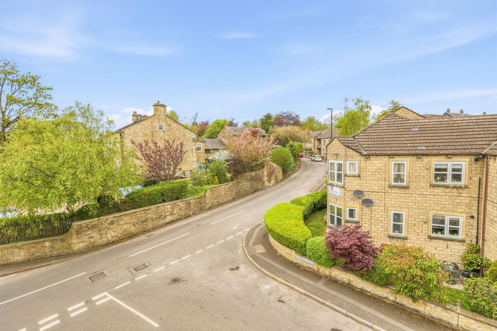 2 bed flat for saleWardle Fold, Wardle OL12 photo 5