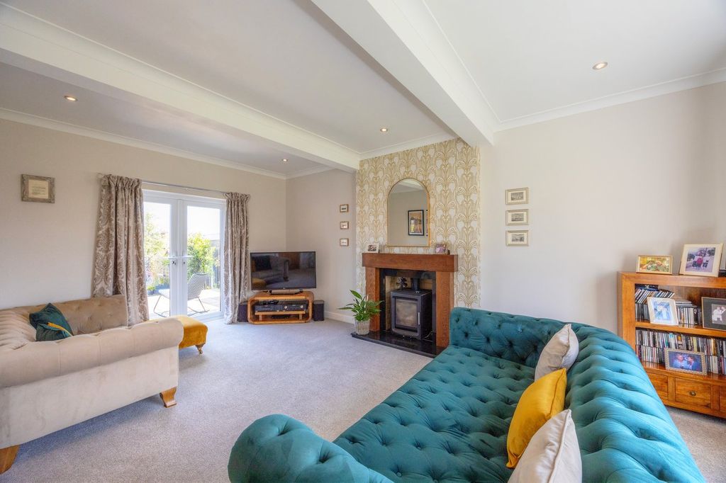 4 bed detached house for salePaddock Road, Staincross, Barnsley S75 photo 3