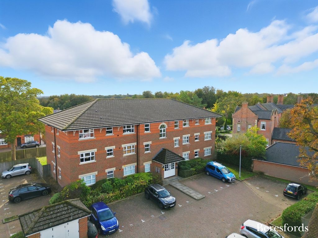 2 bed flat for saleBurns Close, Billericay CM11