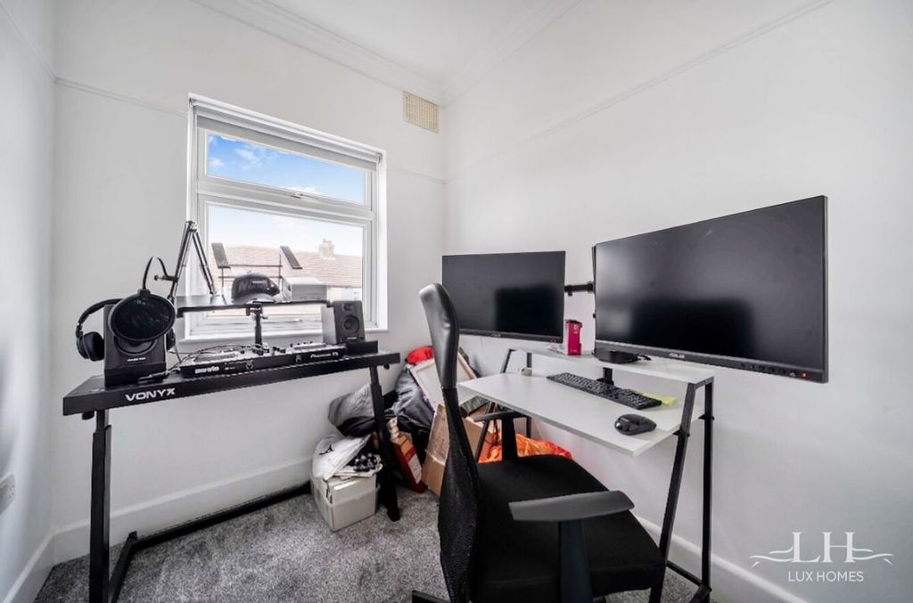 Additional image 18 of 5 bed end terrace house for saleRainsford Way, Hornchurch RM12