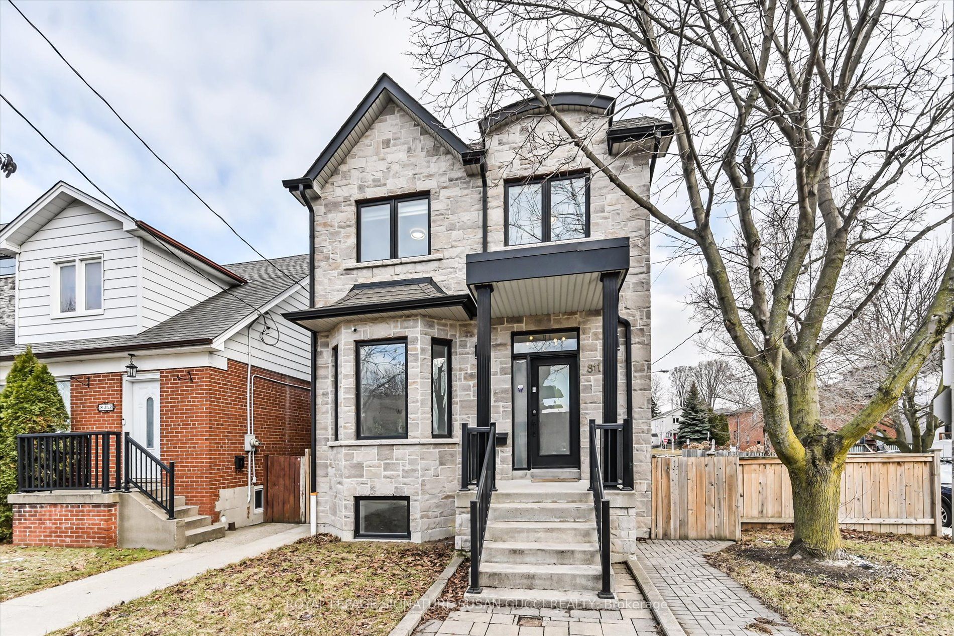 811 Cosburn Avenue, Toronto, ON, M4C 2V9