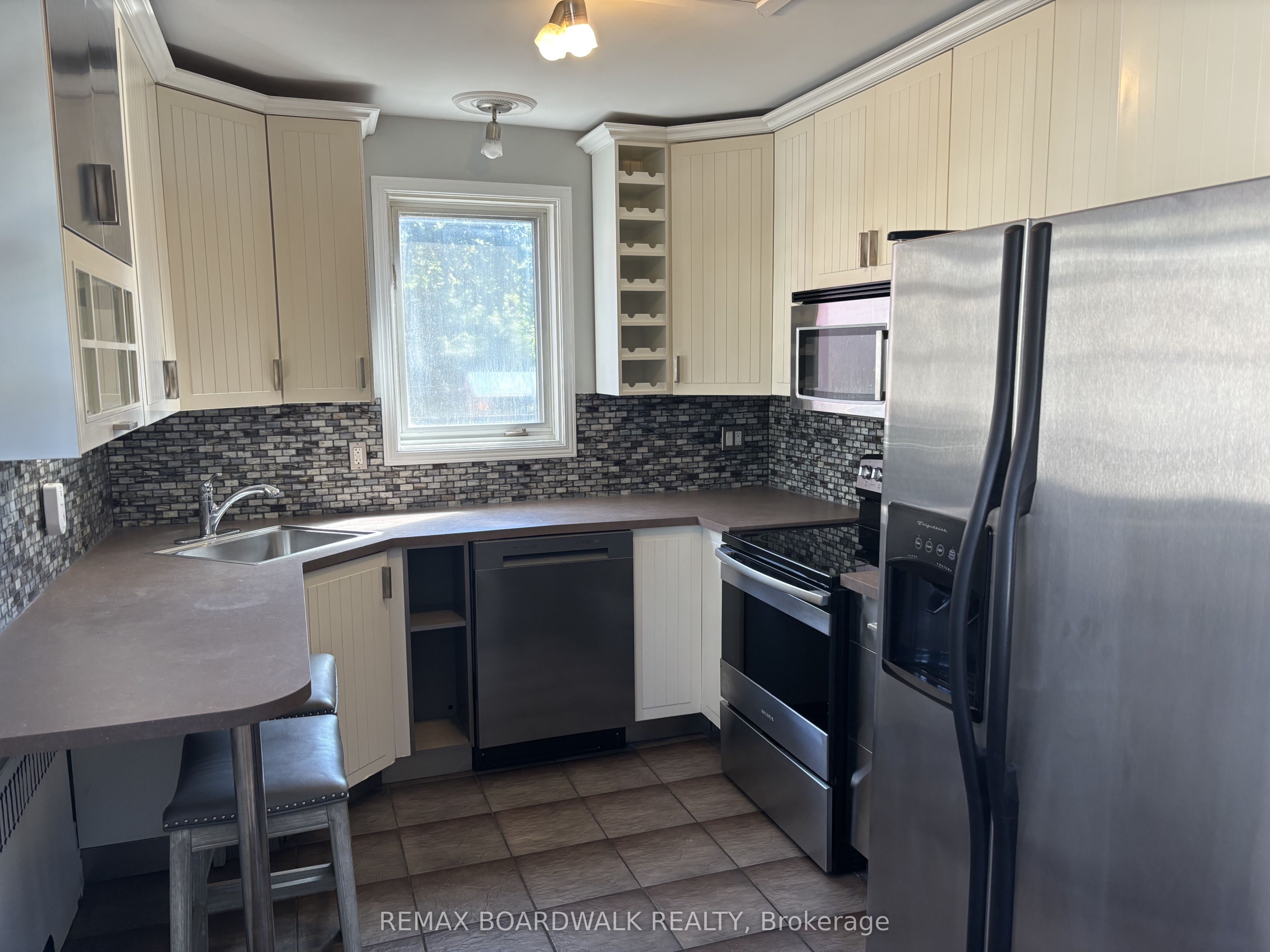 Additional image 3 of 320 Laurier Avenue E, Ottawa, ON, K1N 6P6