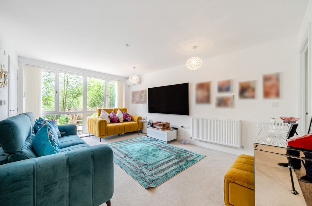 Additional image 10 of 2 bed flat for saleRoman Way, Beckenham, Kent BR3