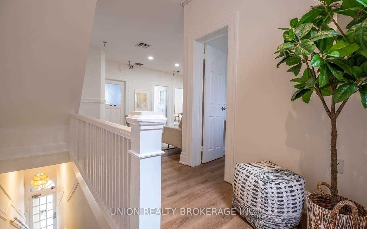 Additional image 4 of 4-2234 Queen Street E, Toronto, ON, M4E 1G2