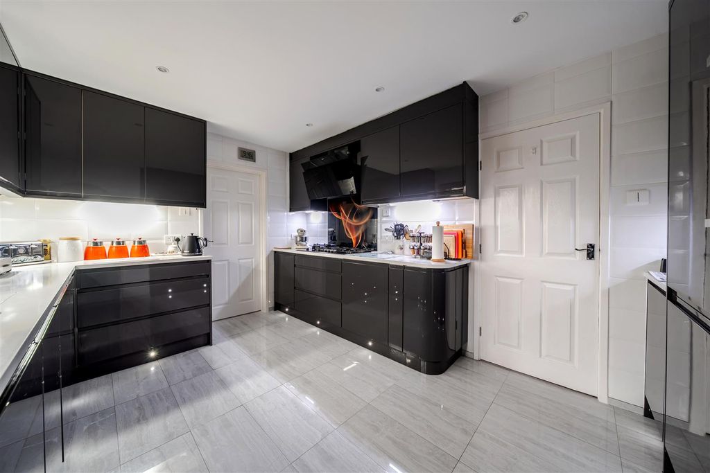 Additional image 6 of 4 bed detached bungalow for saleAspen Avenue, Bedford MK41