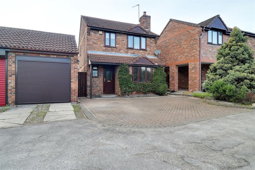 3 bed detached house for saleSidings Court, Brough HU15