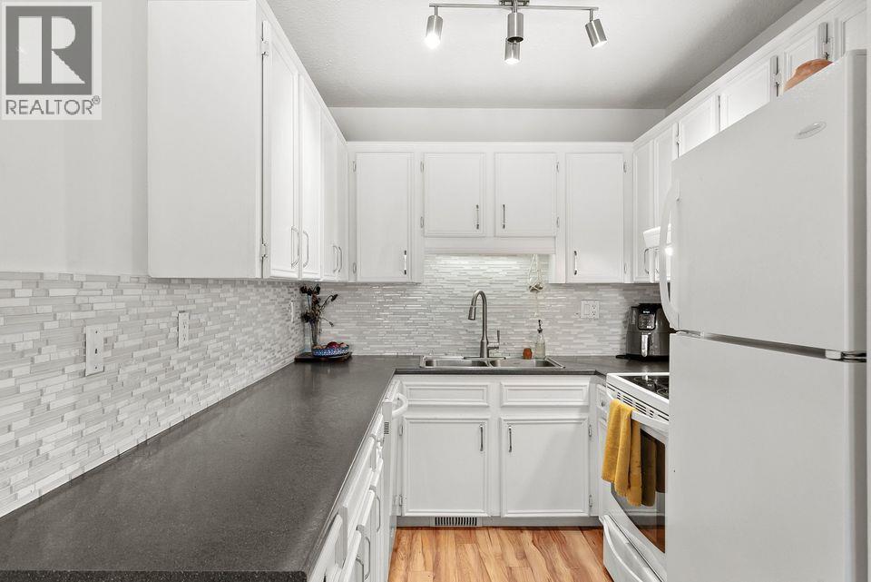 Additional image 4 of 304-3155 Gordon Drive, Kelowna, BC, V1W3N6