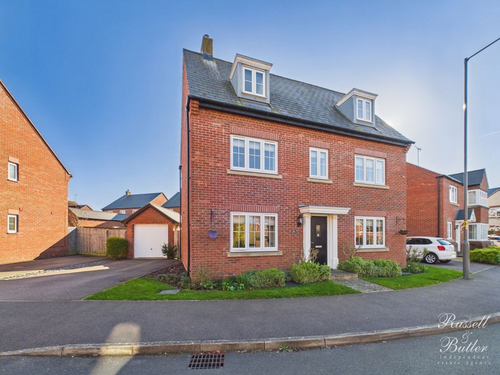 5 bed detached house for salePillow Way, Buckingham MK18