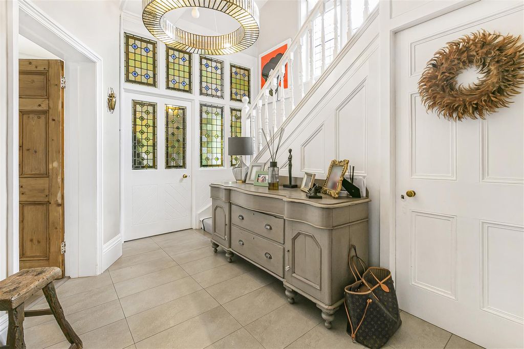 Additional image 7 of 6 bed semi-detached house for saleSt. Catherines Road, Broxbourne EN10