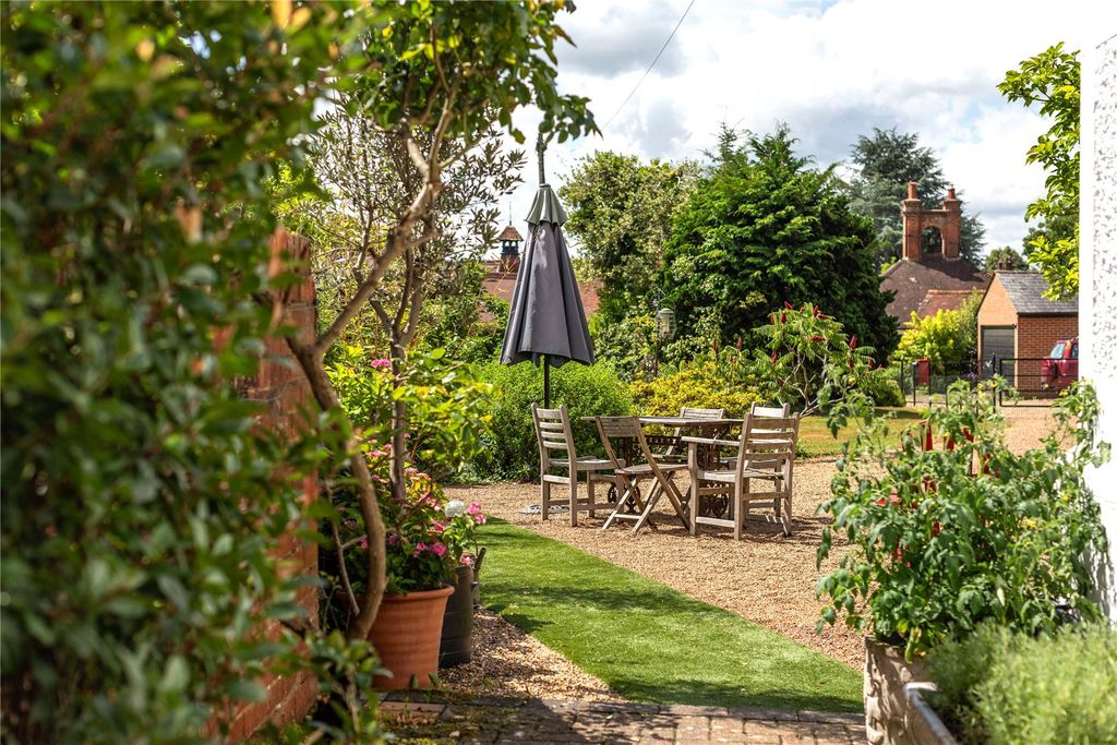 Additional image 14 of 4 bed detached house for saleThe Street, Betchworth, Surrey RH3