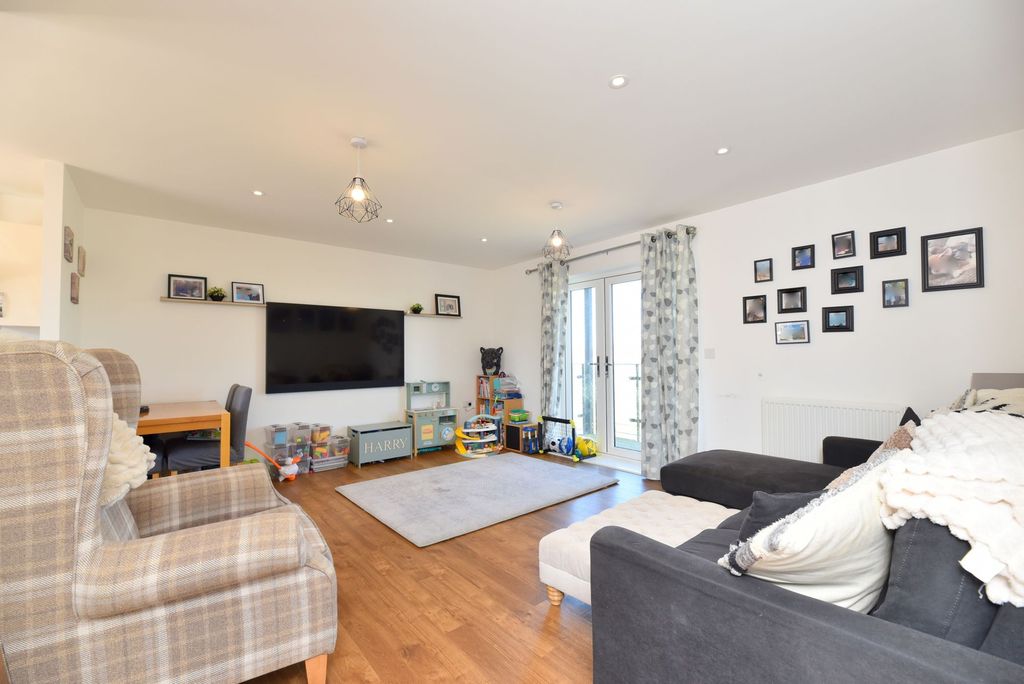Additional image 3 of 2 bed flat for saleVenus Avenue, Biggleswade SG18