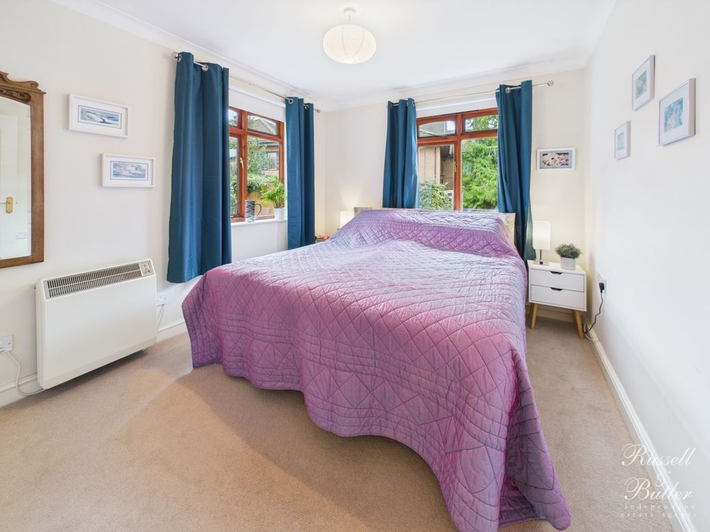 Additional image 8 of 2 bed flat for salePaynes Court, High Street, Buckingham, Buckinghamshire MK18