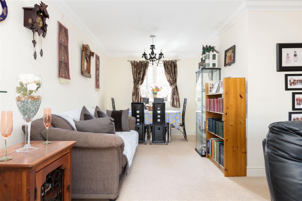Additional image 3 of 2 bed flat for saleCharlotte Avenue, Fairfield SG5