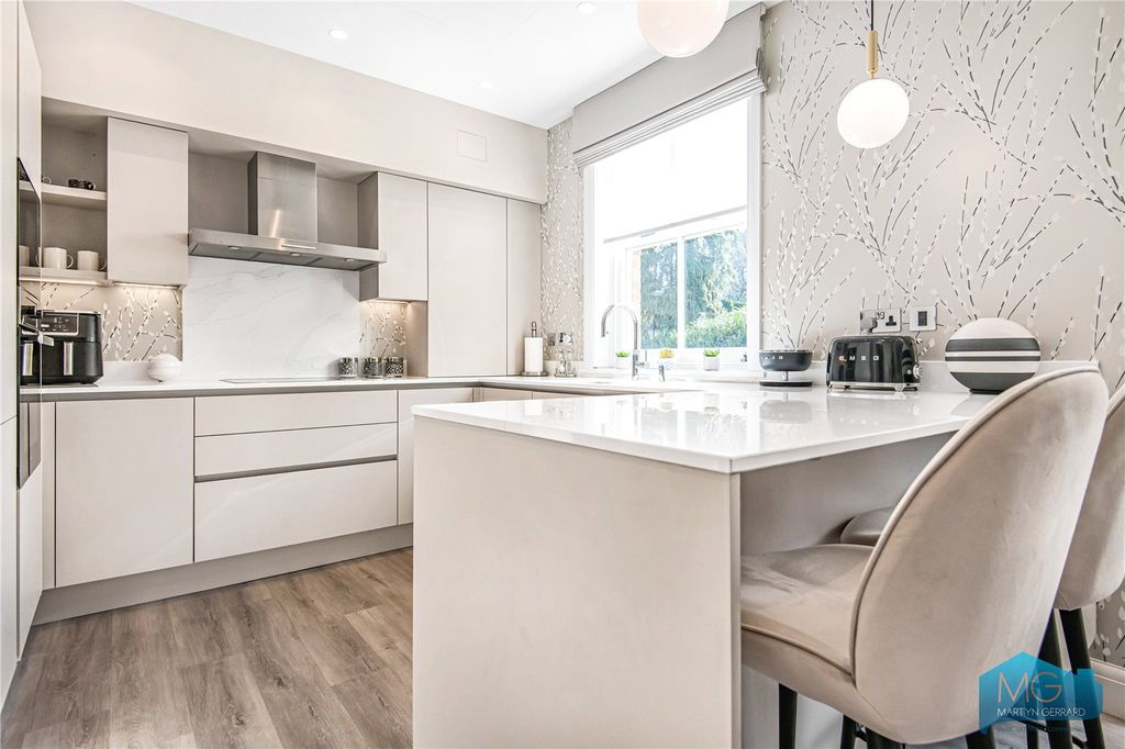 Additional image 18 of 2 bed flat for saleCamlet Way, Barnet EN4