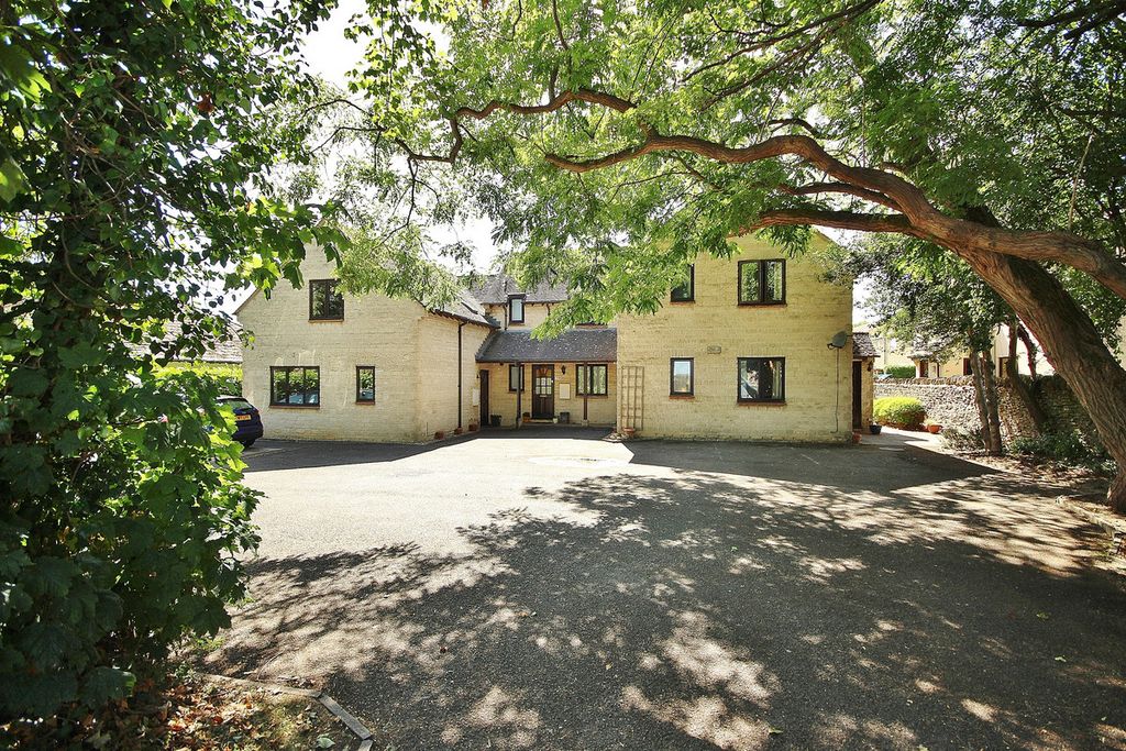 Additional image 3 of 1 bed flat for saleBurford Road, Carterton OX18