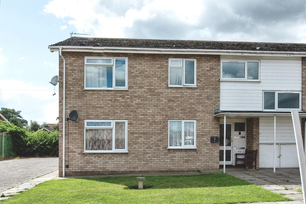 2 bed flat for saleJennings Way, Diss IP22