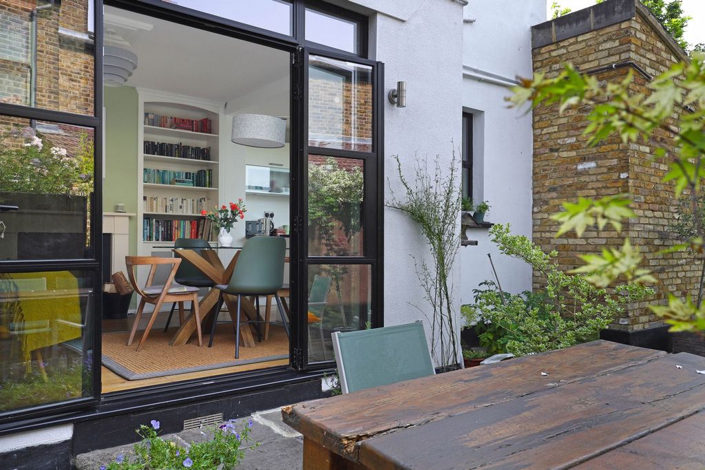 Additional image 32 of 4 bed semi-detached house for saleHills Road, Buckhurst Hill IG9