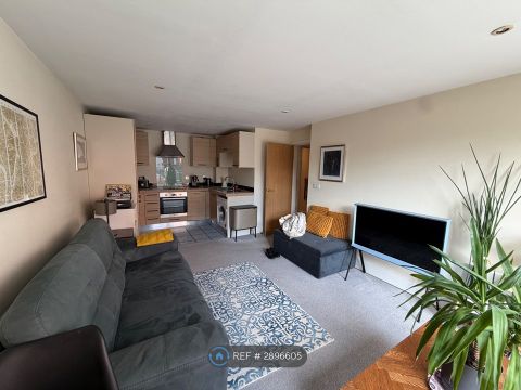 Capitol Square, Epsom KT17