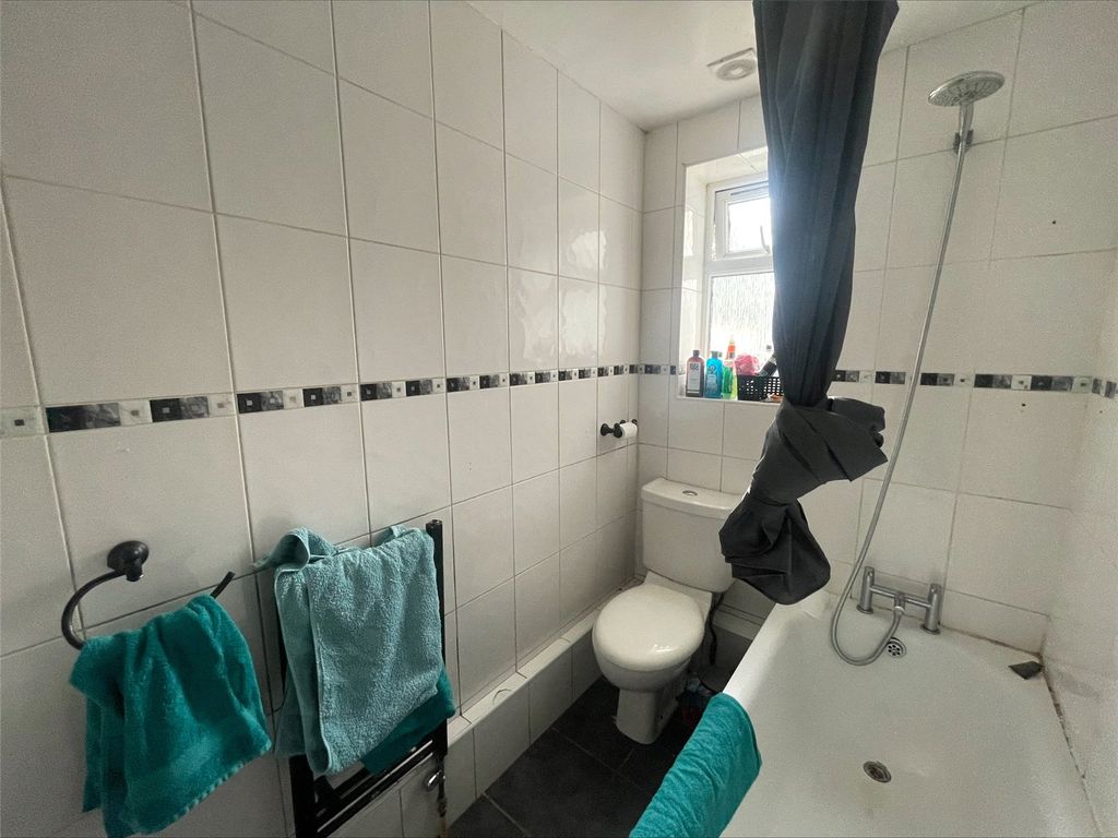 4 bed flat for saleDurham Road, Chilton, Ferryhill, Durham DL17 photo 4