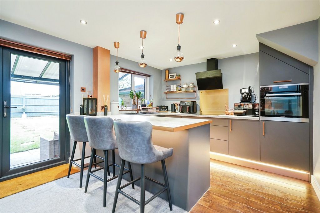 Additional image 2 of 3 bed semi-detached house for saleChichester Close, Bicester, Oxfordshire OX26