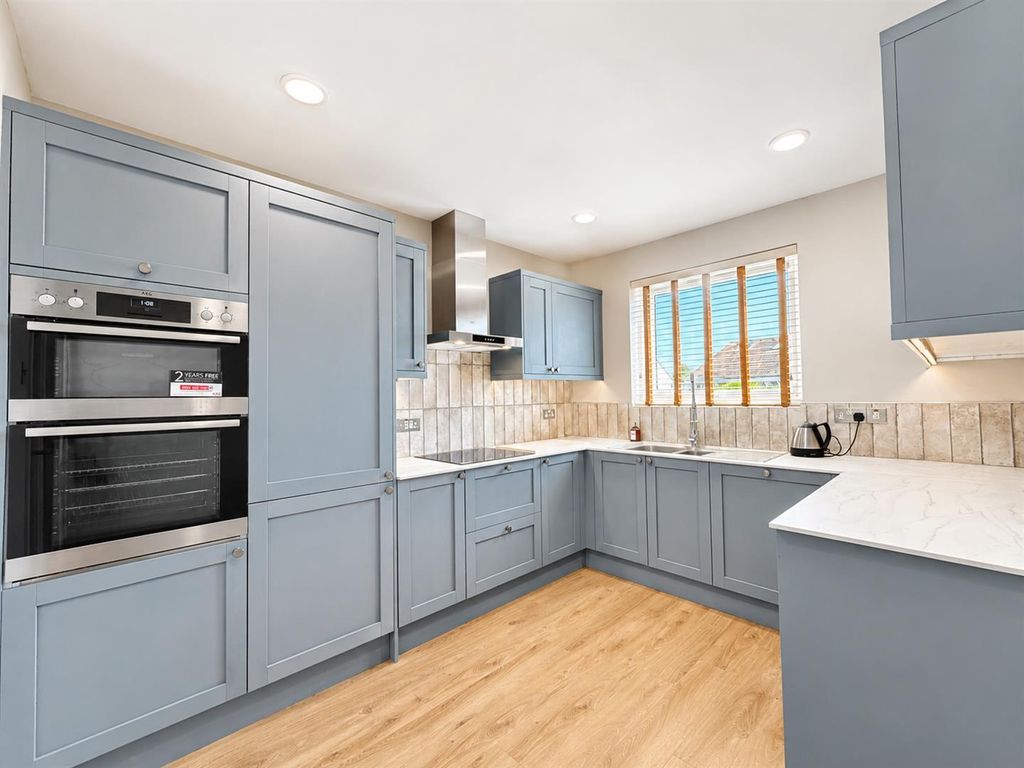 2 bed detached bungalow for saleWindmill Close, Brixham TQ5 photo 3