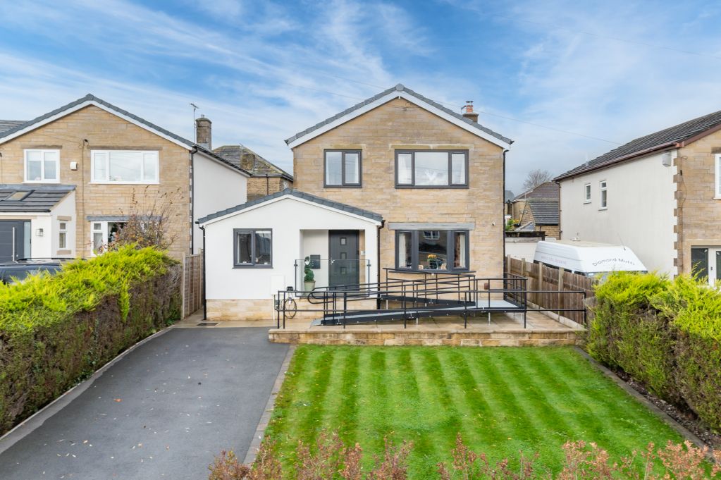 5 bed detached house for saleSouthway, Eldwick, Bingley, West Yorkshire BD16