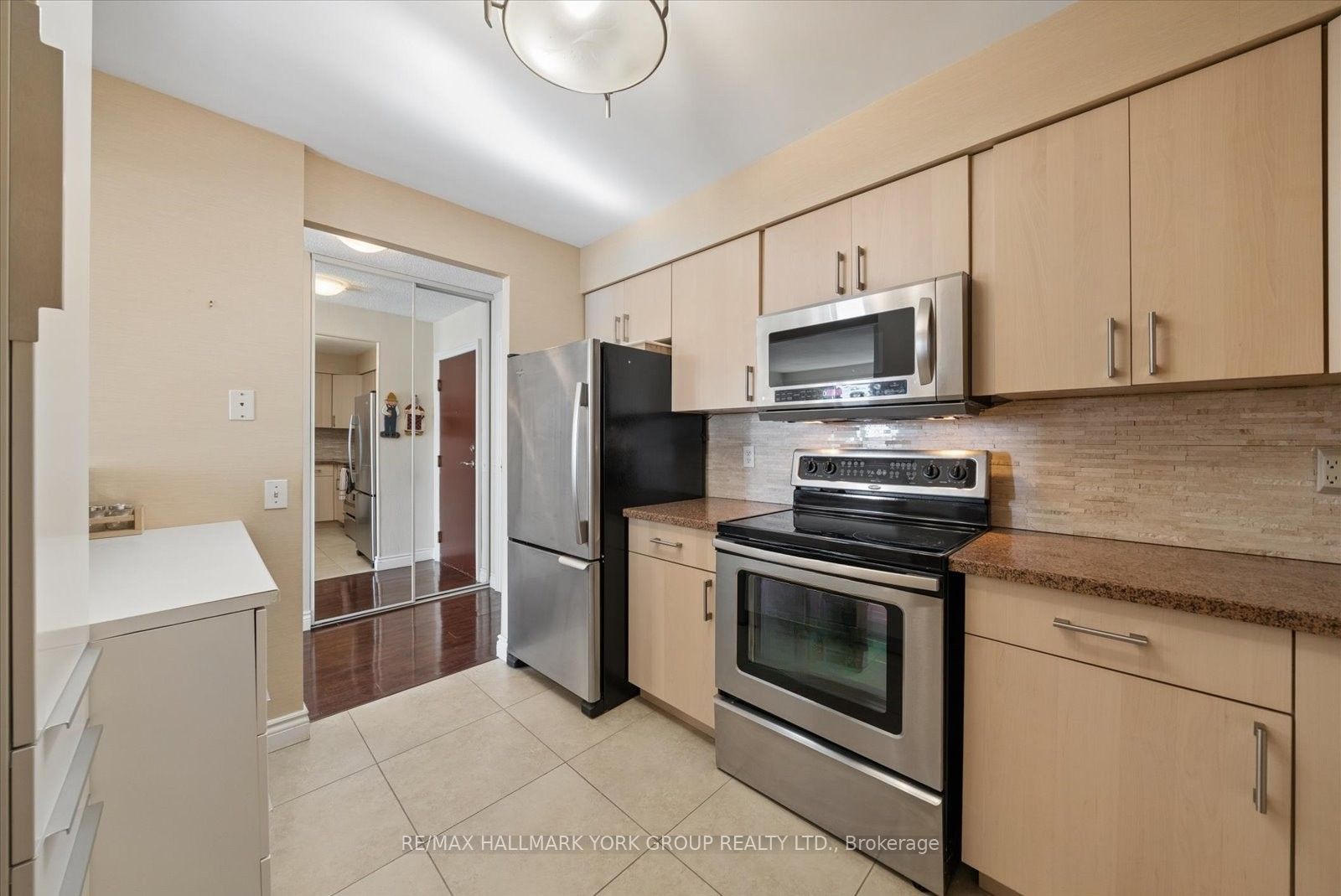 Additional image 4 of 512-81 Townsgate Drive, Vaughan, ON, L4J 8E6