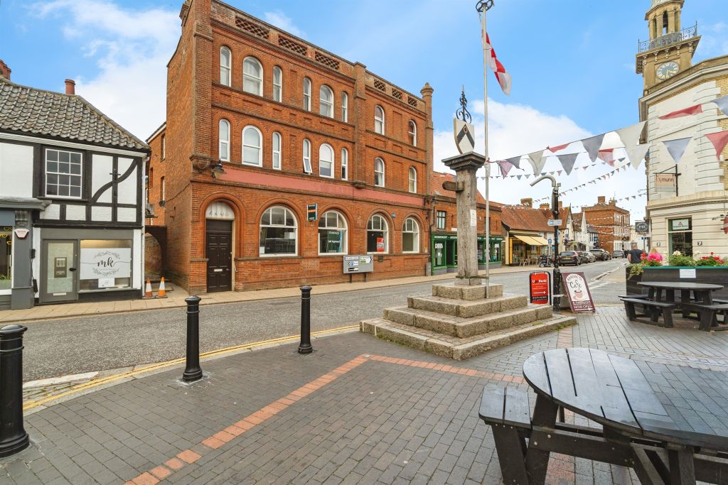 1 bed flat for saleMarket Place, Harleston IP20