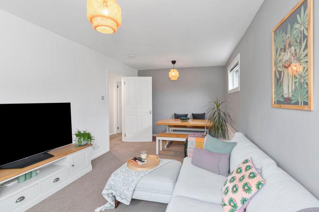 Additional image 4 of 2 bed flat for sale29 3 Howden Hall Court EH16