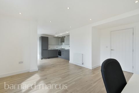 Windmill Lane, Hanwell UB2
