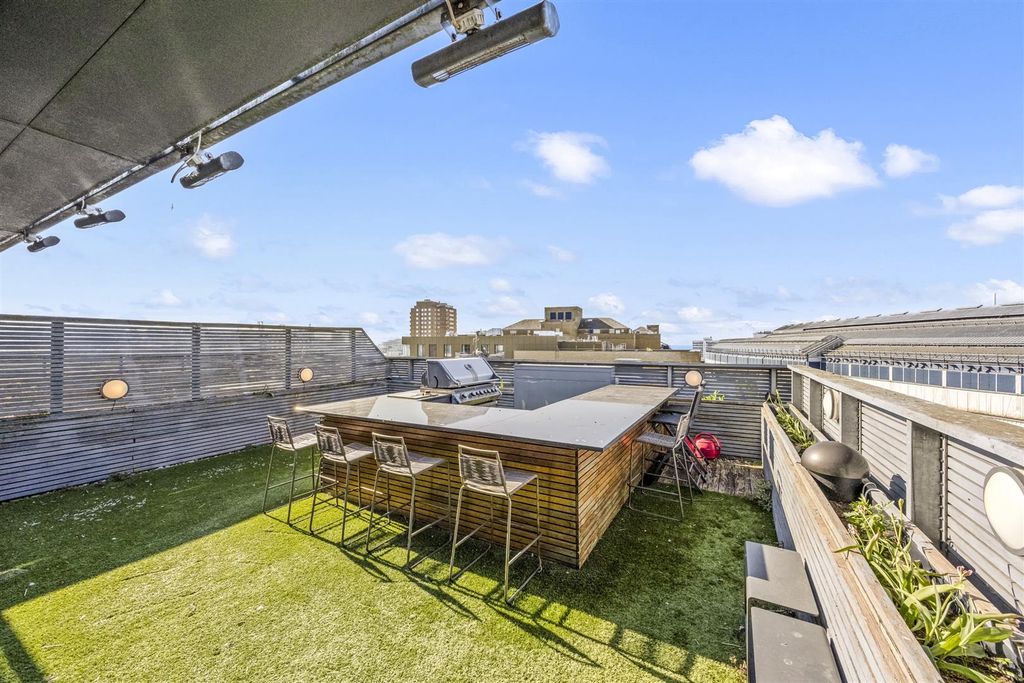 3 bed flat for saleEmbankment House, Fleet Street, Brighton BN1