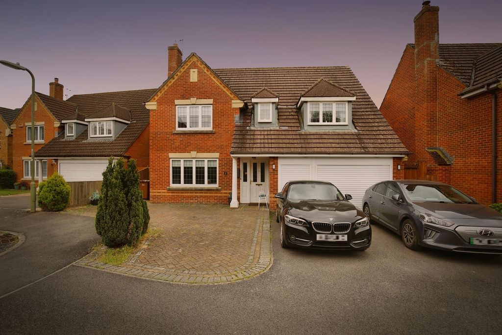 4 bed detached house for saleSt. Birstan Gardens, Andover SP10