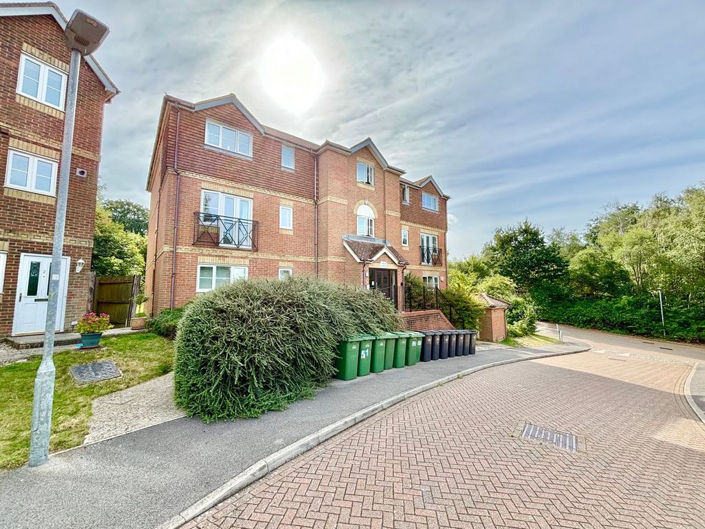 2 bed flat for salePierwarden Mews, St Leonards-On-Sea TN38