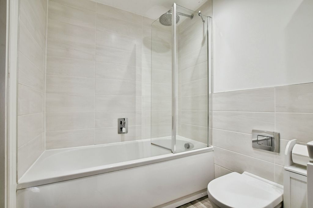 Additional image 4 of 2 bed flat for saleBaskerville Road, Altrincham, Greater Manchester WA14