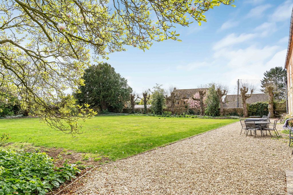 1 bed flat for saleMeadow Drive, Middleton Cheney, Oxfordshire OX17 photo 5