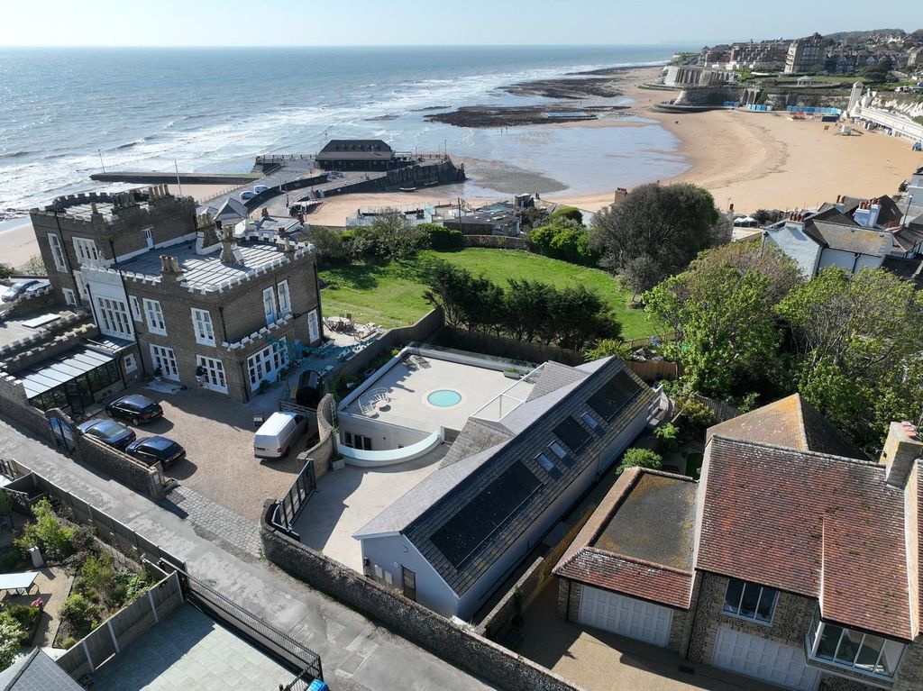 4 bed detached house for saleChurch Road, Broadstairs, Kent CT10