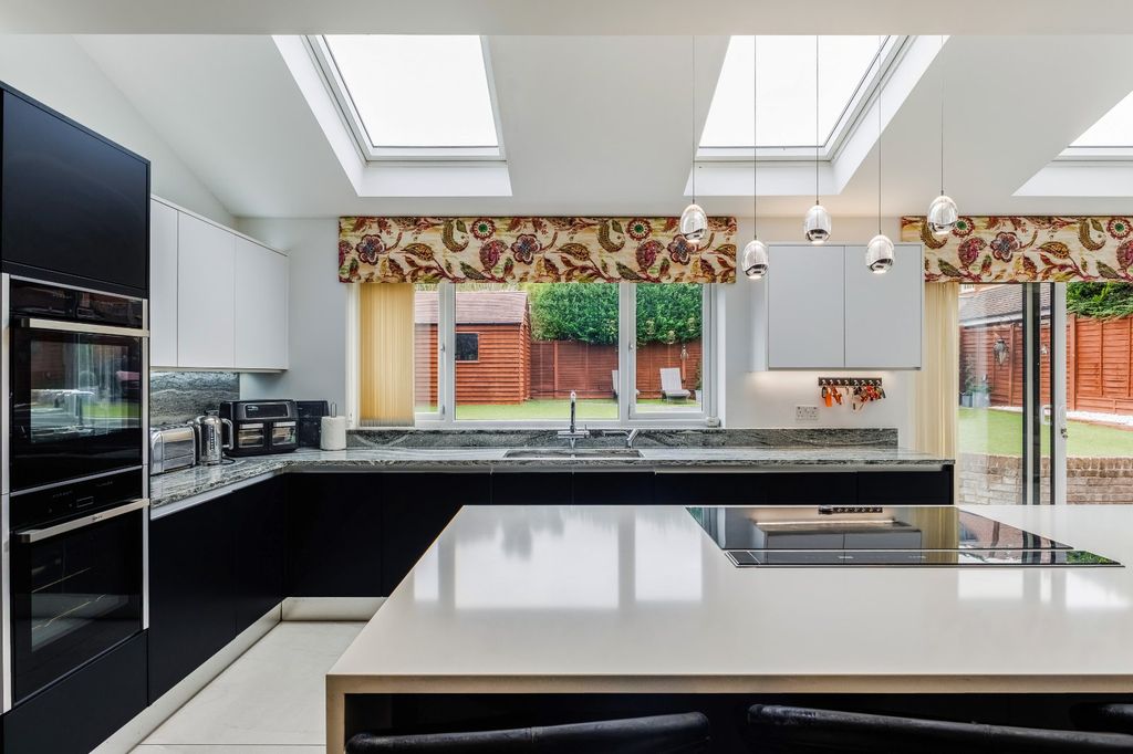 Additional image 9 of 7 bed detached house for saleBaas Hill Close, Broxbourne, Hertfordshire EN10