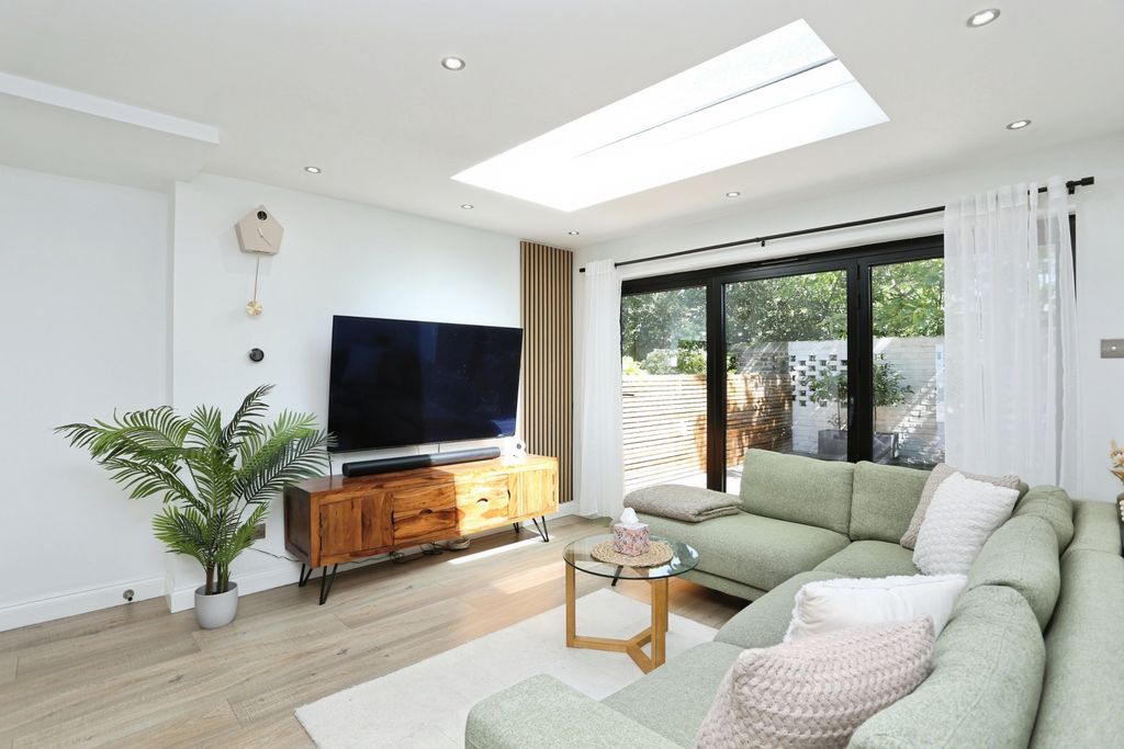 3 bed town house for saleUllswater Close, Bromley BR1