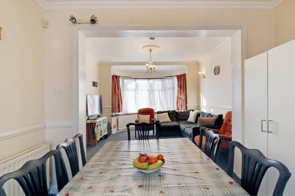5 bed semi-detached house for saleBuck Lane, London NW9