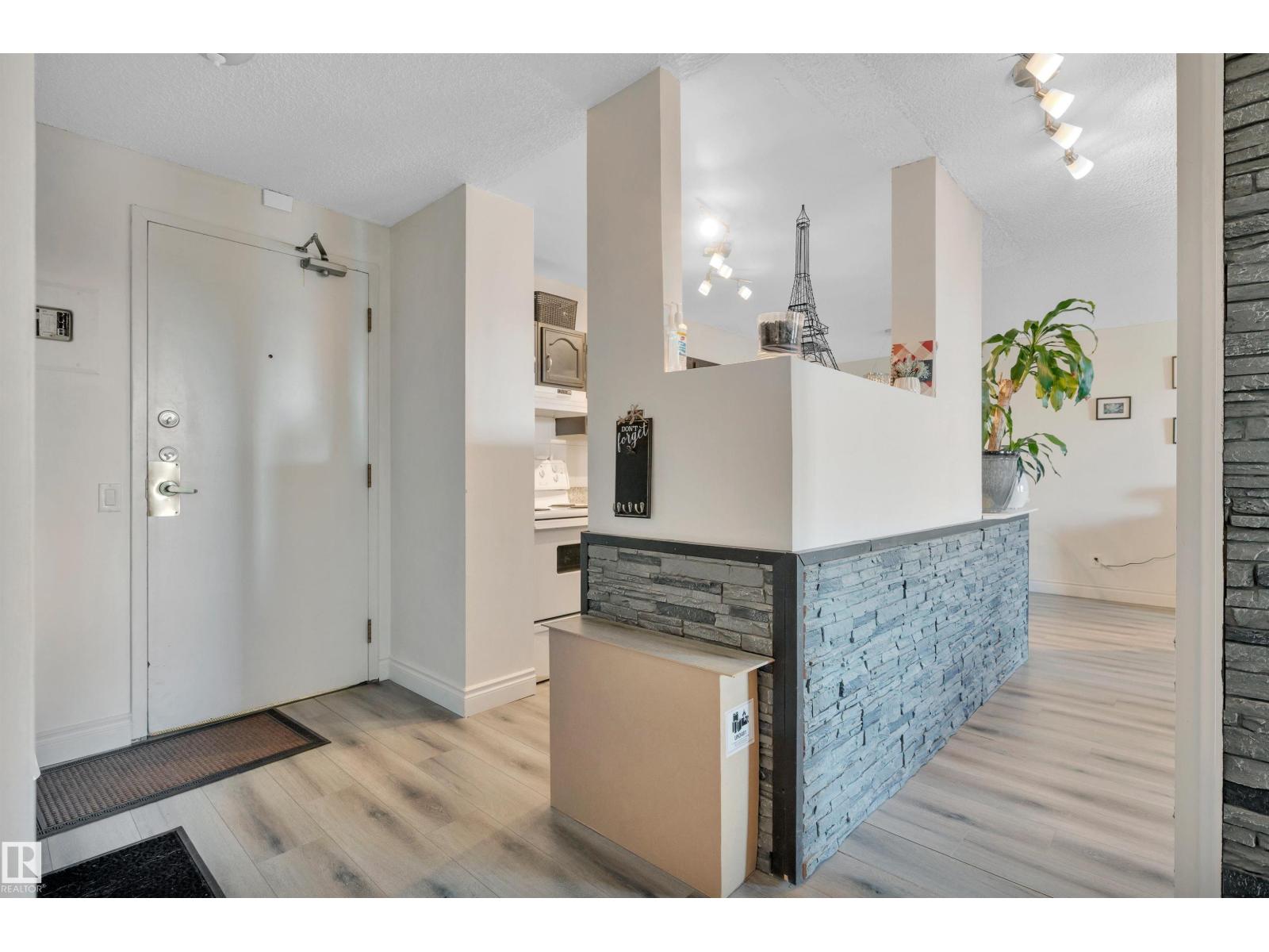 Additional image 4 of 802-10145 109 Street NW, Edmonton, AB, T5J3M5