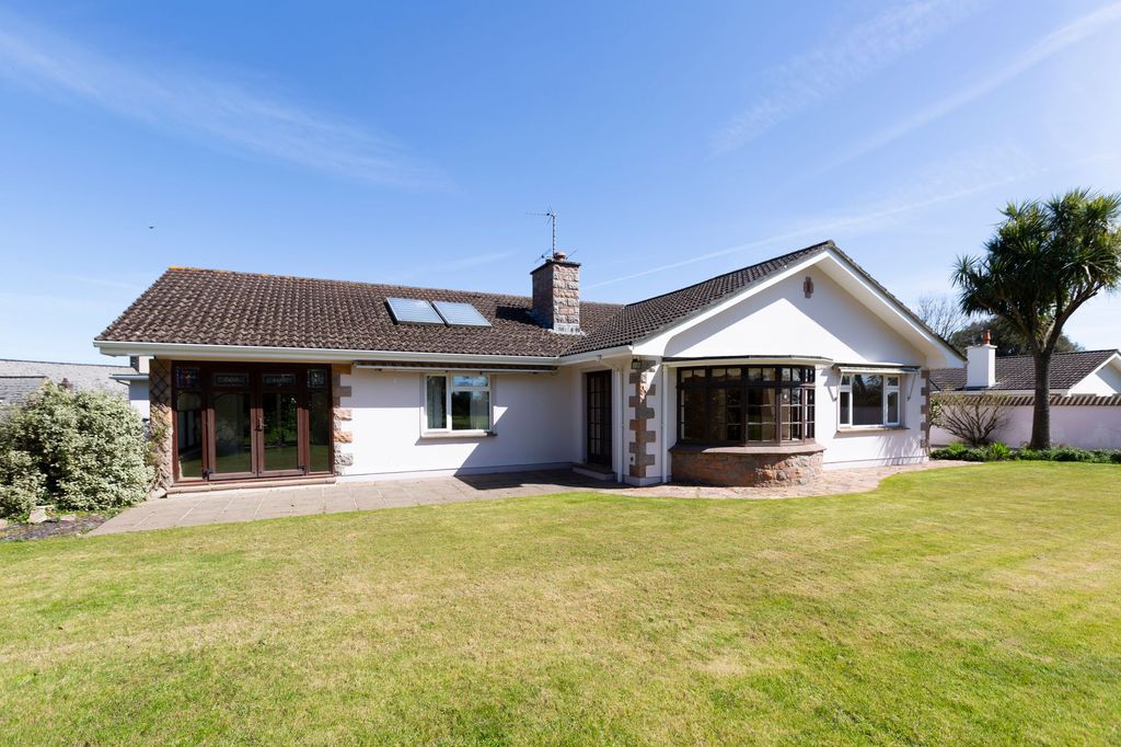 3 bed bungalow for saleLe Parcot, La Longue Rue, St Martin JE3