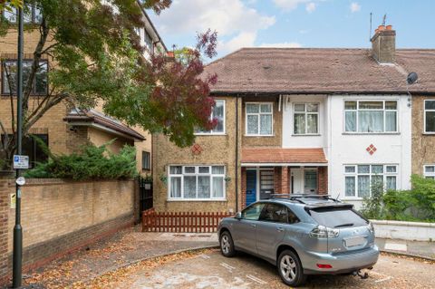Rothesay Avenue, Wimbledon Chase, Wimbledon Chase SW20