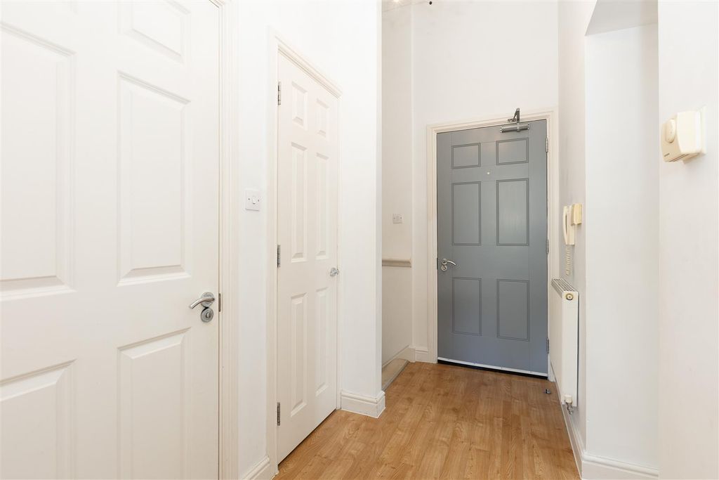 Additional image 7 of 3 bed flat for saleFairfield Hall, Kingsley Avenue, Fairfield SG5