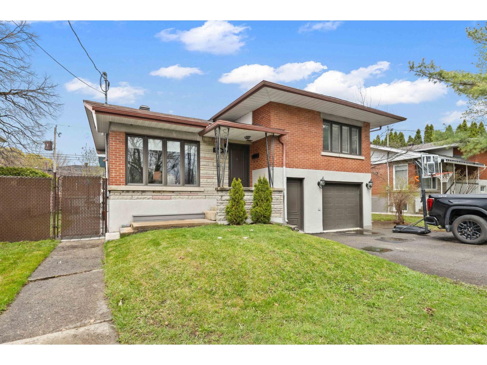 5529 Rue William-Allan
