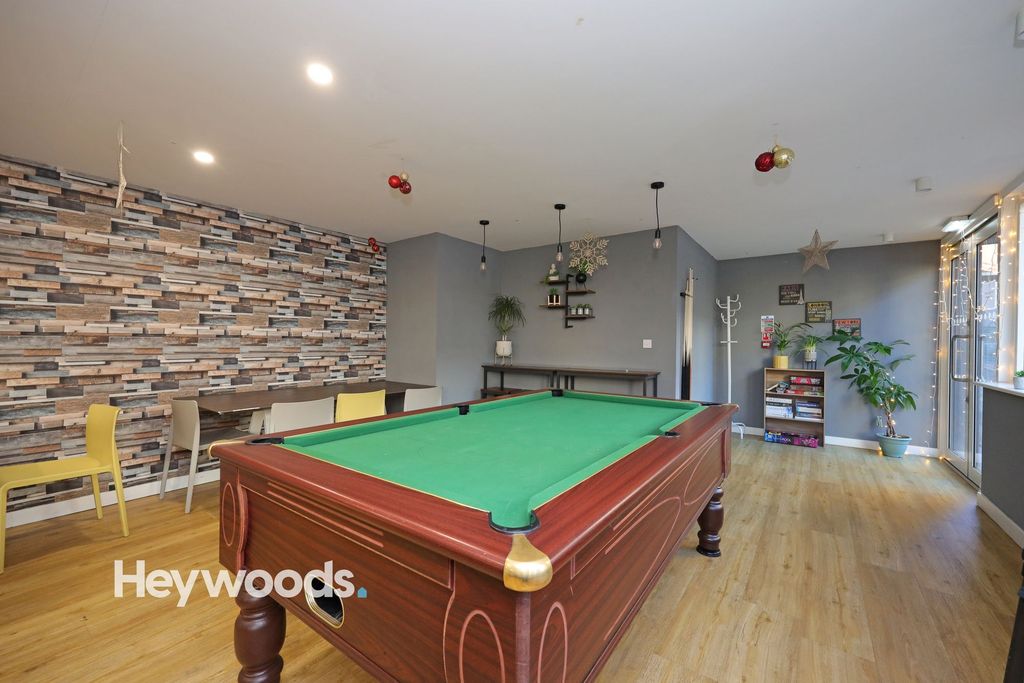 1 bed flat for saleThe Midway, Keele House ST5 photo 2