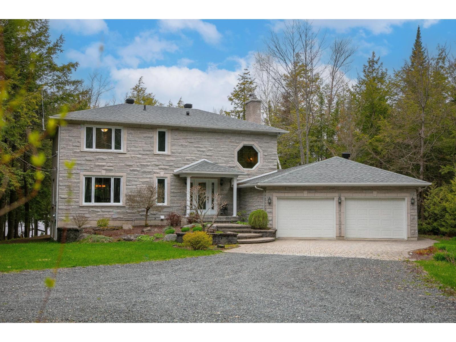 1110 Rue du Mont-Girard